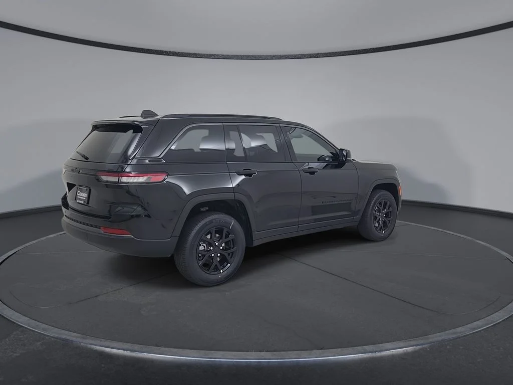 New 2026 Diamond Black Crystal Pearl-Coat Exterior Paint Jeep Altitude image 15