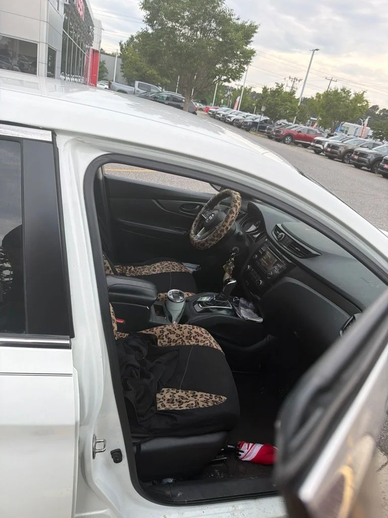 Used 2018 White Nissan S image 10