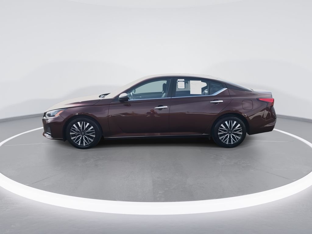 Used 2024 Red Nissan 2.5 SV image 5