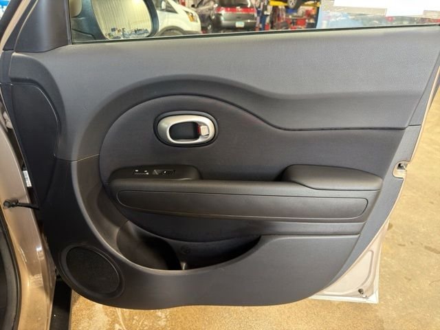 Used 2015 Brown Kia Base image 22