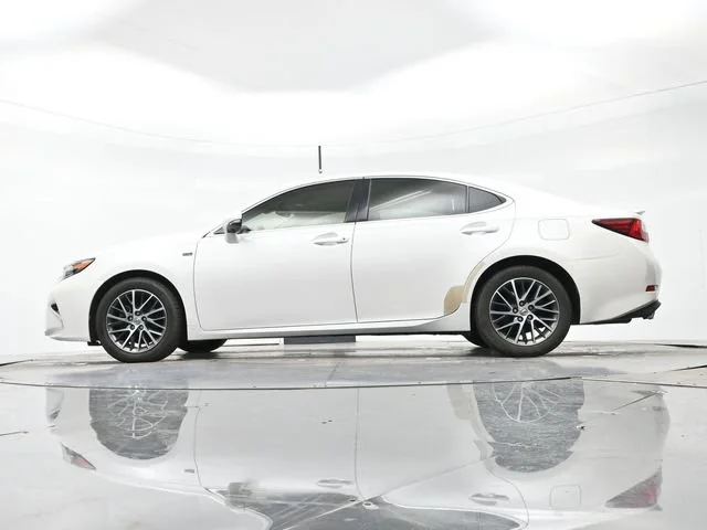 Used 2016 Eminent White Pea Lexus 4DR SDN image 12