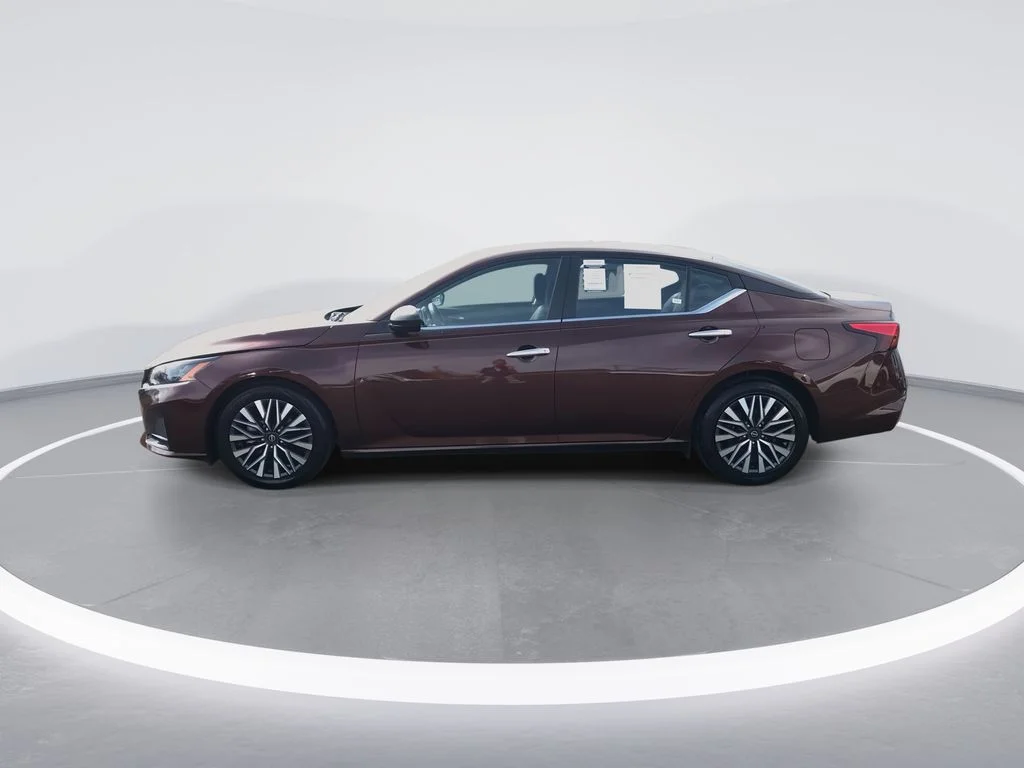 Used 2024 Red Nissan 2.5 SV image 5