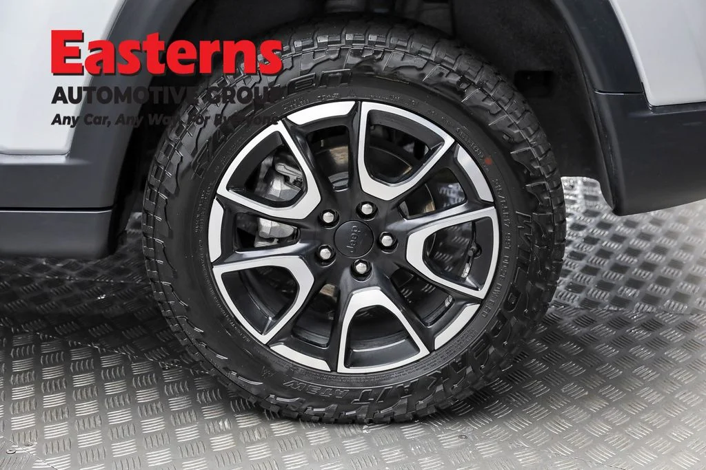 Used 2024 Silver Jeep Trailhawk image 8