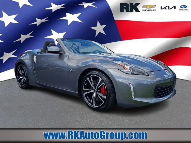 Used 2019 Gray Nissan  image 1