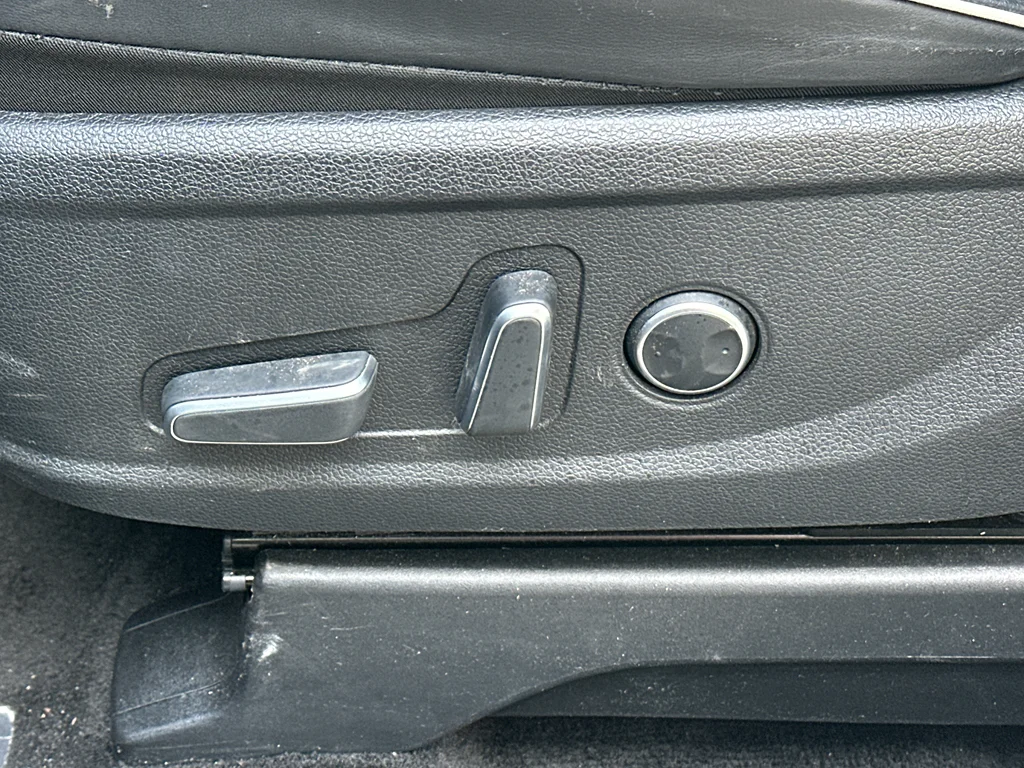 Used 2025 Moonlight Cloud Hyundai SEL image 24