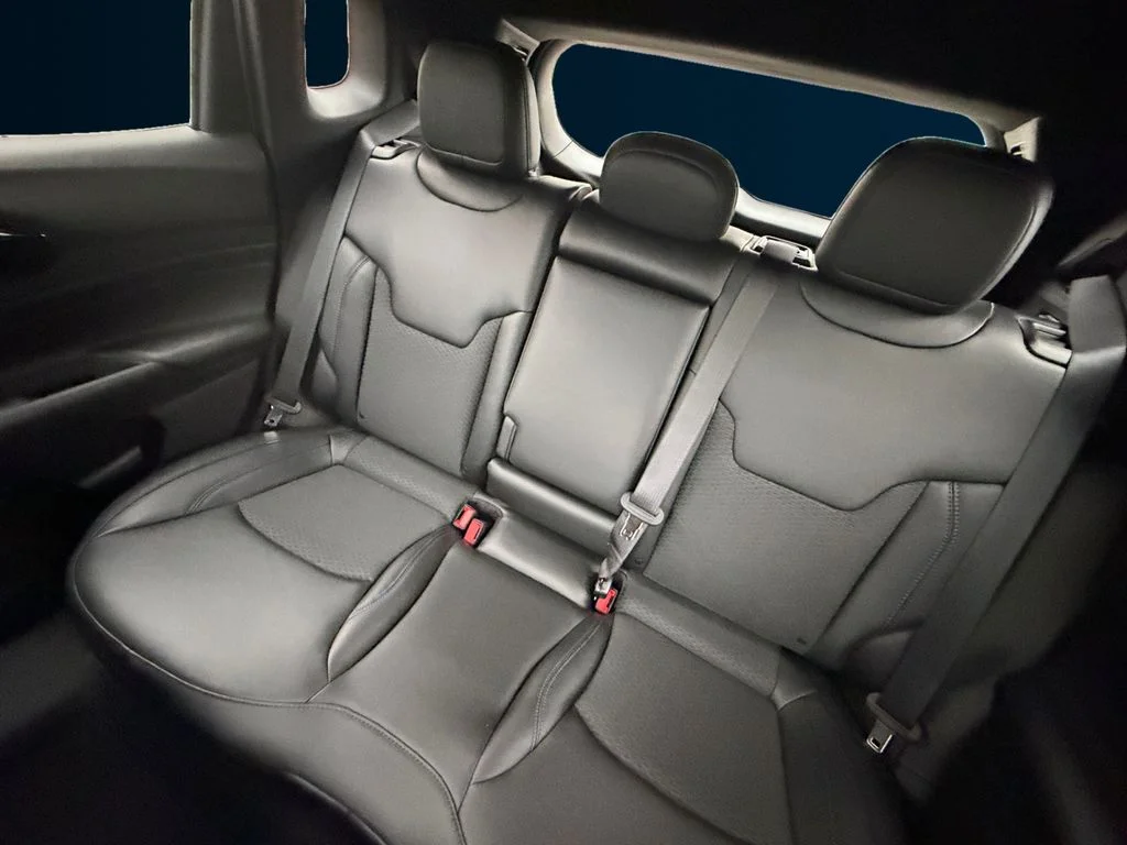 New 2026 White Jeep Latitude image 16