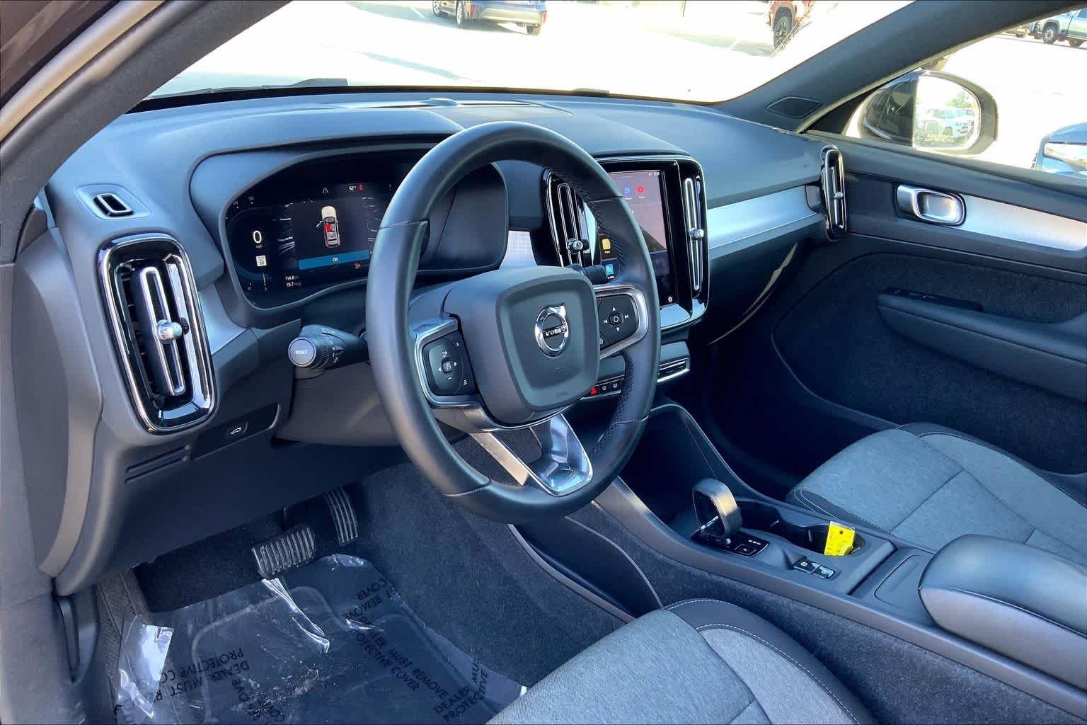 2024 Volvo XC40 Core - Photo 17