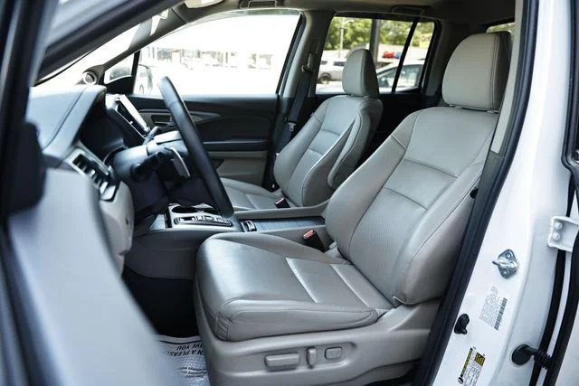 Used 2023 Platinum White Pearl Honda RTL image 24
