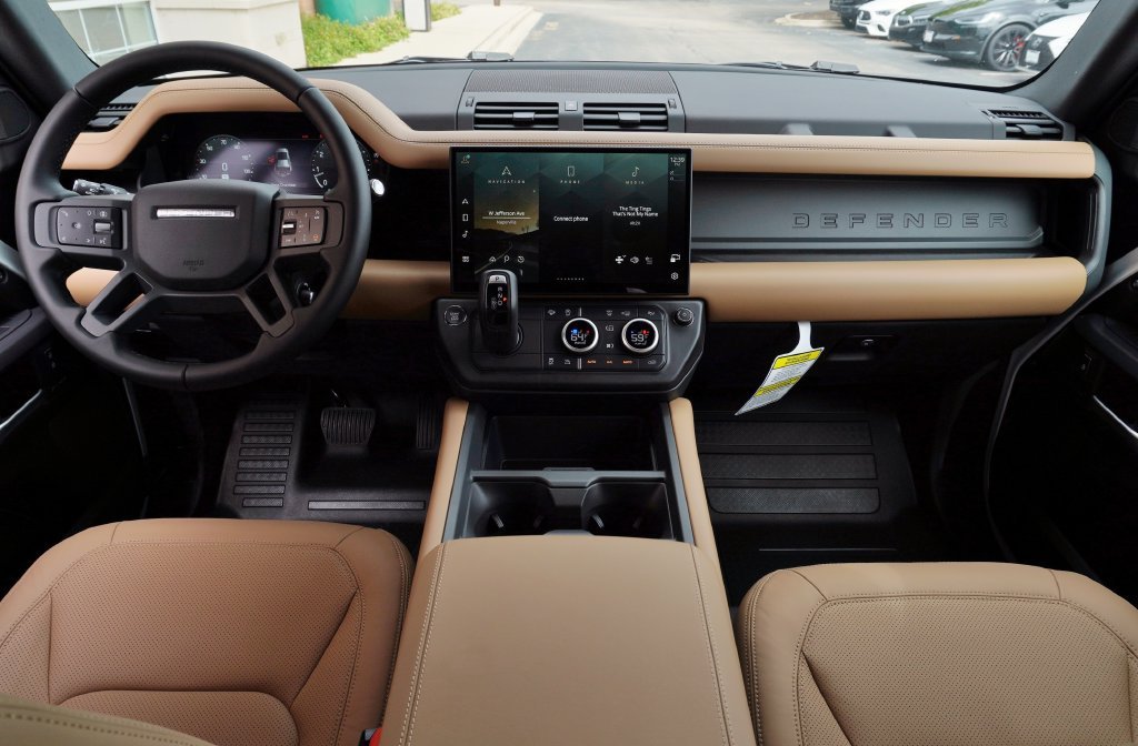 New 2026 Fuji White Land Rover S image 9