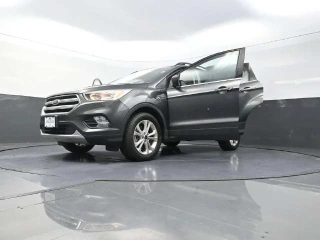 Used 2018 Gray Ford SE image 30