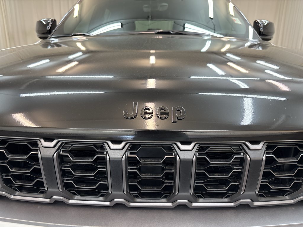 New 2027 Bright White Clear-Coat Paint Jeep Laredo image 3