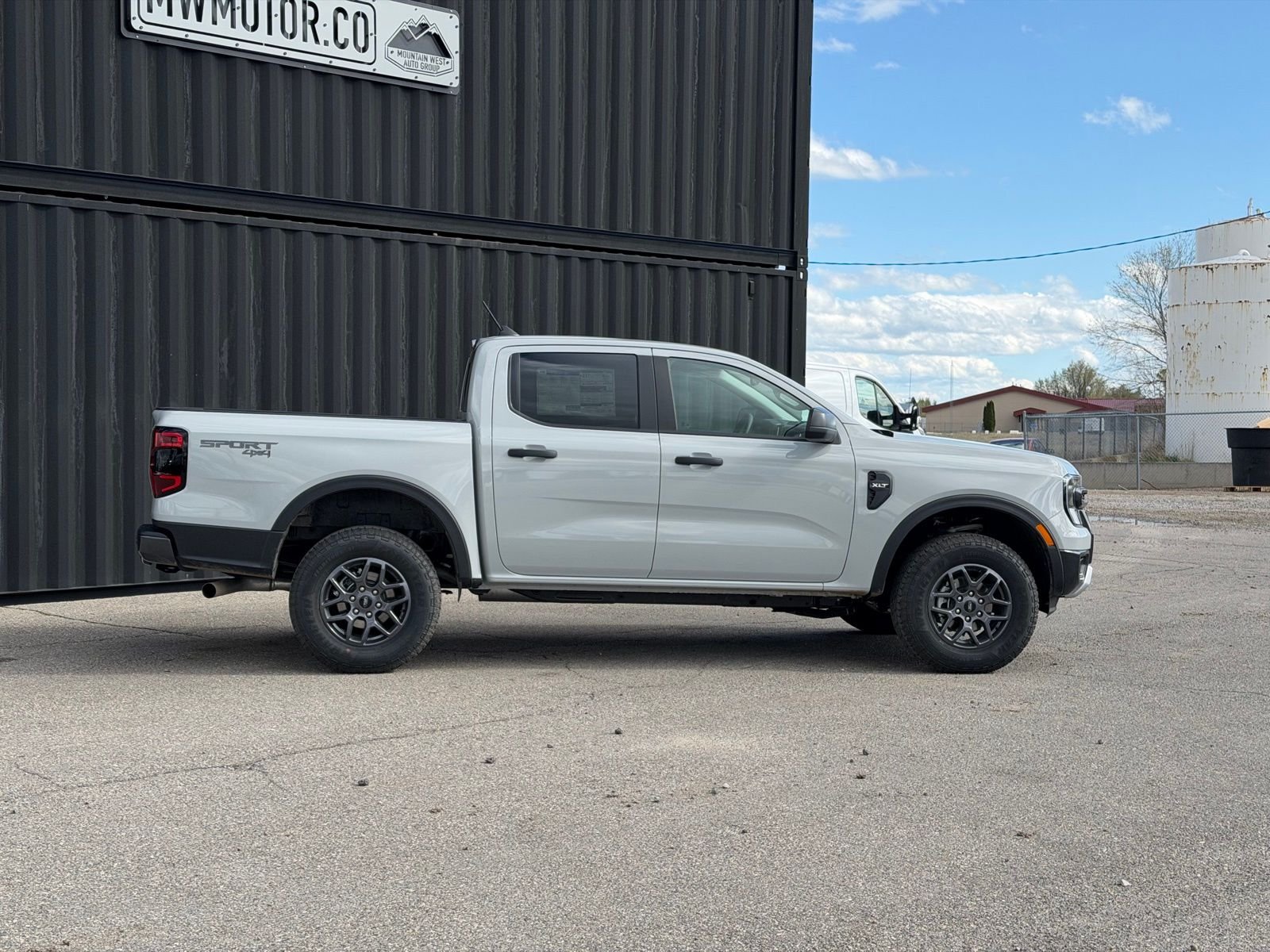 View vehicle photo 6