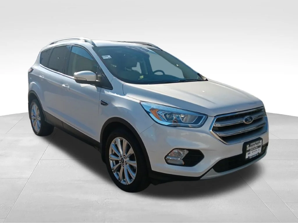 Used 2017 White Platinum Metallic Tri-Coat Ford Titanium image 9