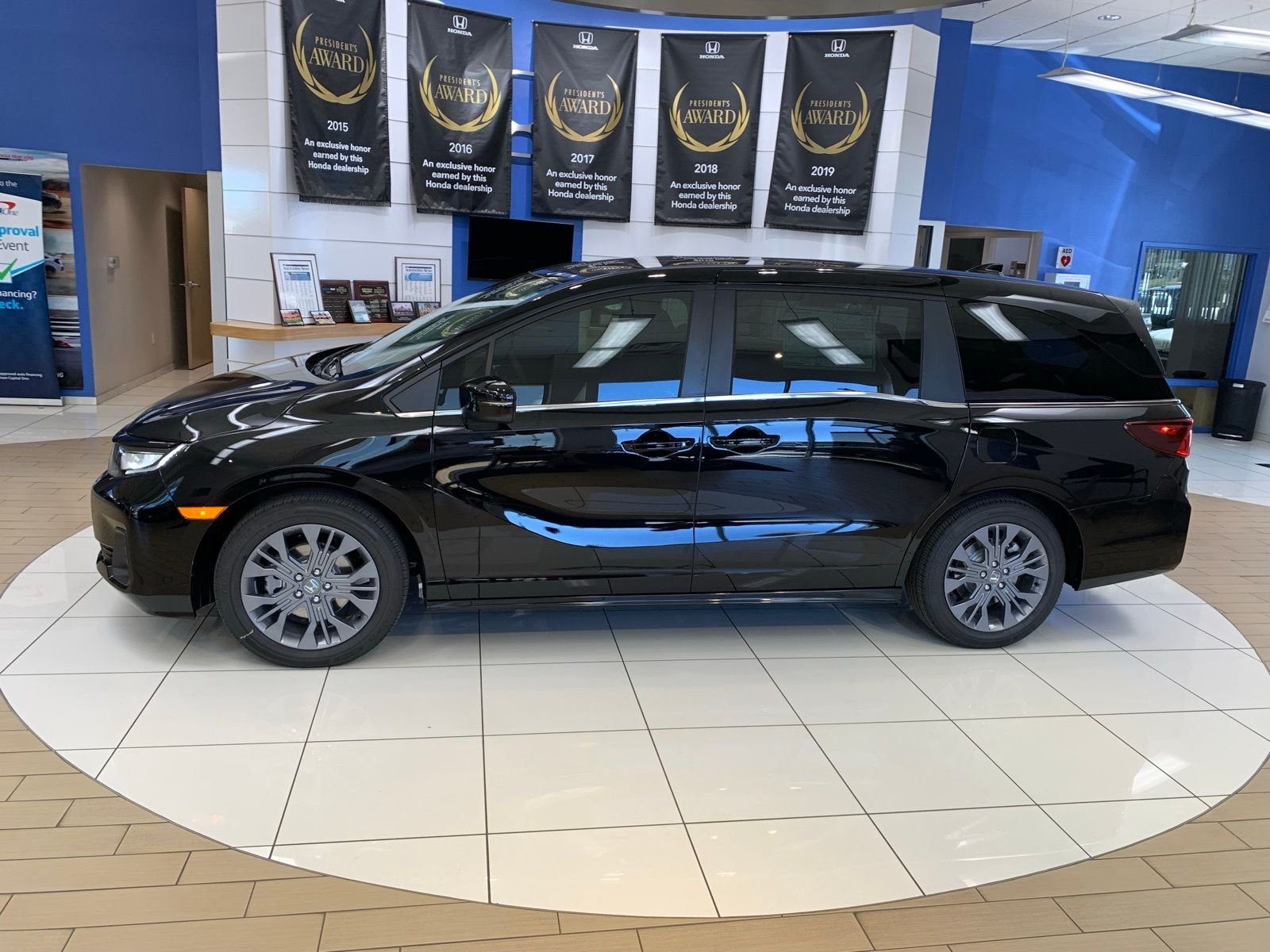 2026 Honda Odyssey Touring - Photo 8