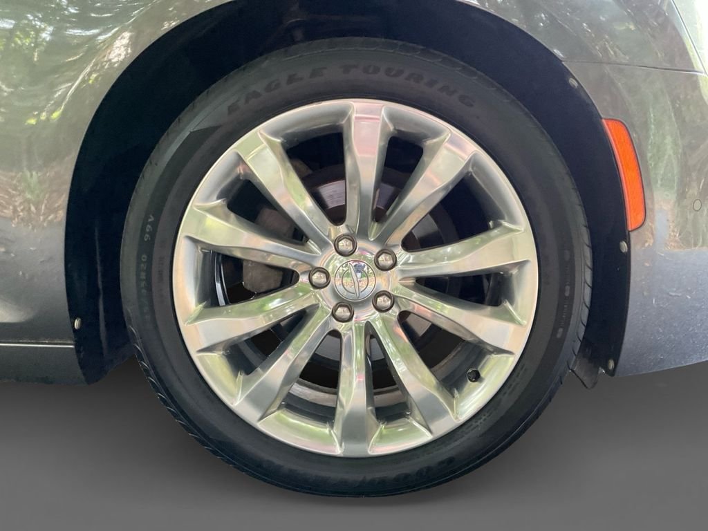 Used 2018 Gray Chrysler Limited image 16