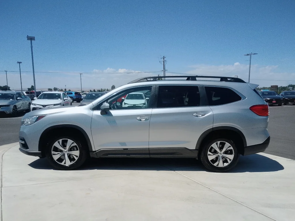 Used 2022 Ice Silver Metallic Subaru Premium image 6