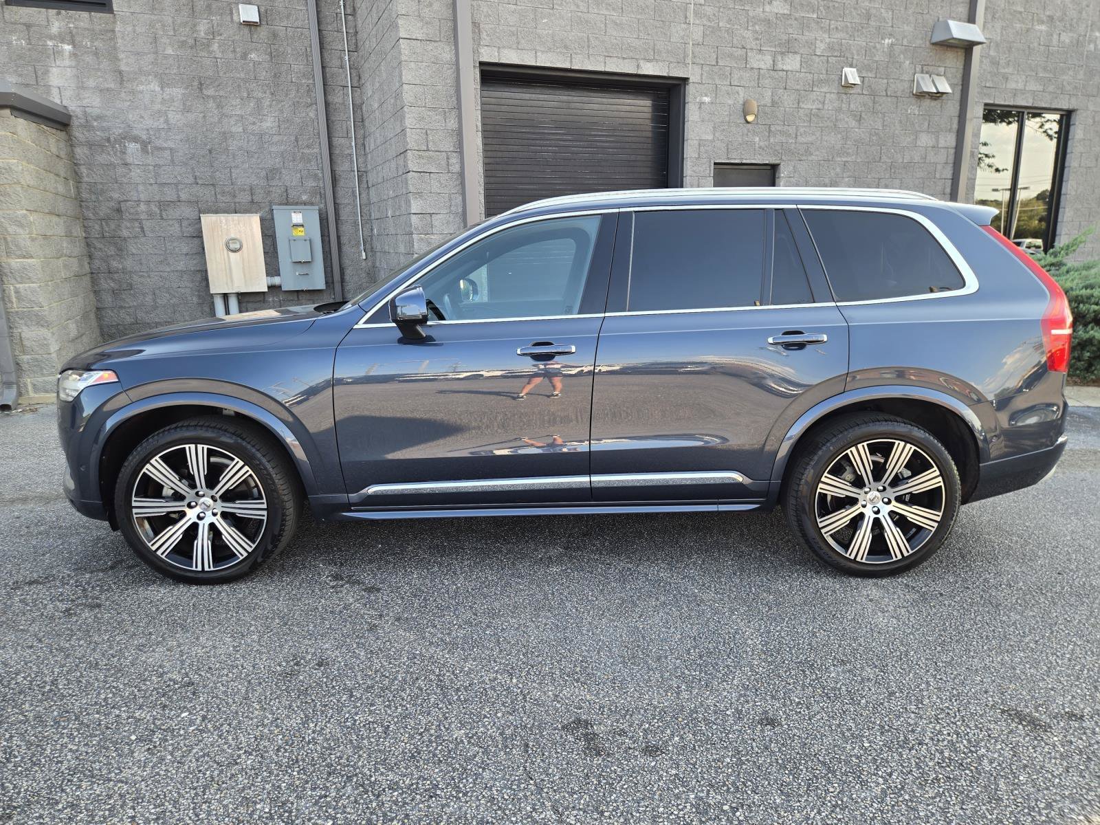 Used 2022 Blue Volvo Inscription image 10