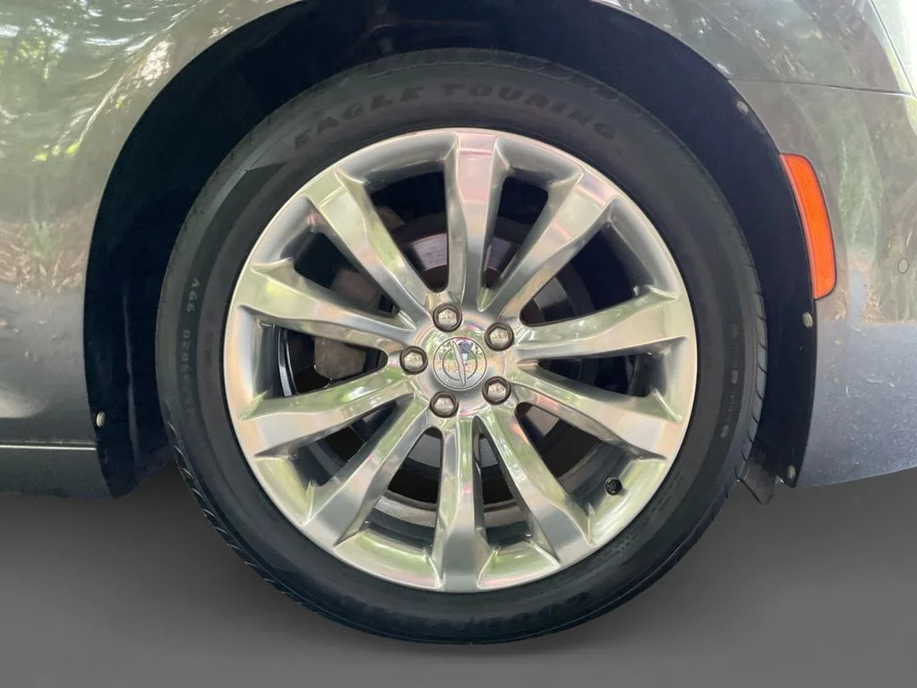 Used 2018 Gray Chrysler Limited image 16