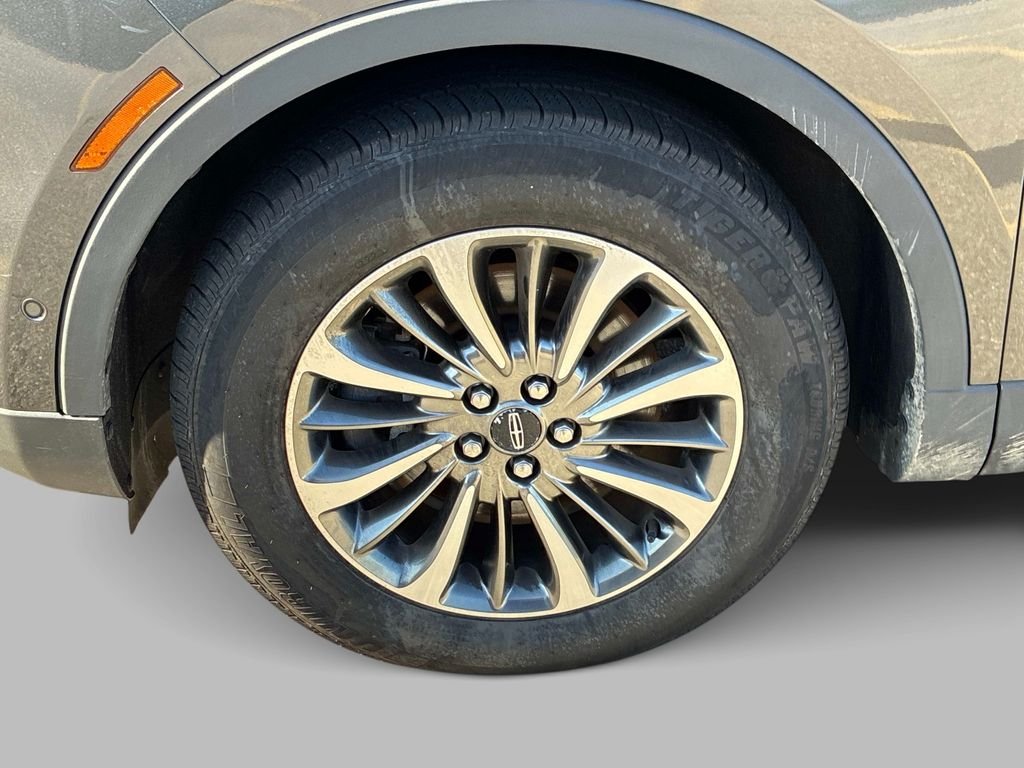 Used 2020 Gray Lincoln Reserve image 19