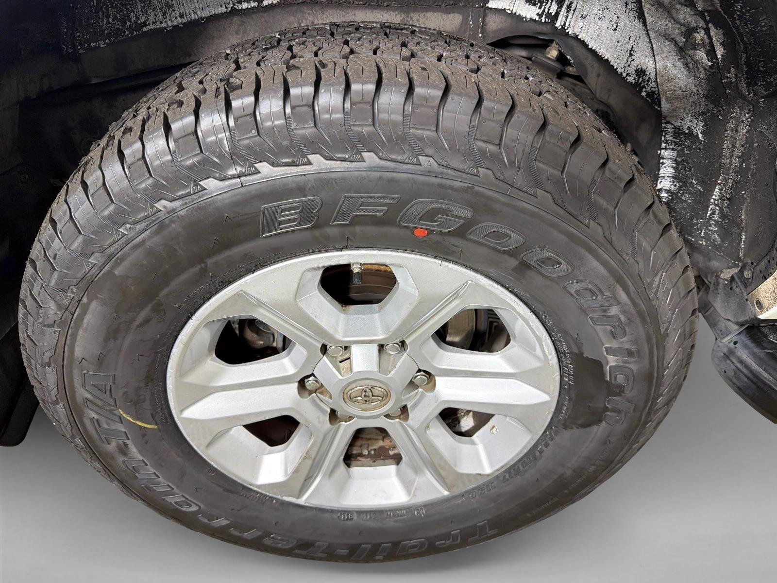 Used 2019 Super White Toyota SR5 Premium image 19