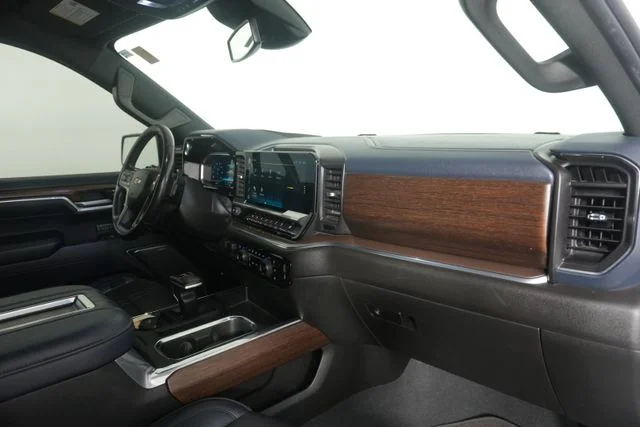 Used 2022 Iridescent Pearl Tricoat Chevrolet High Country image 22
