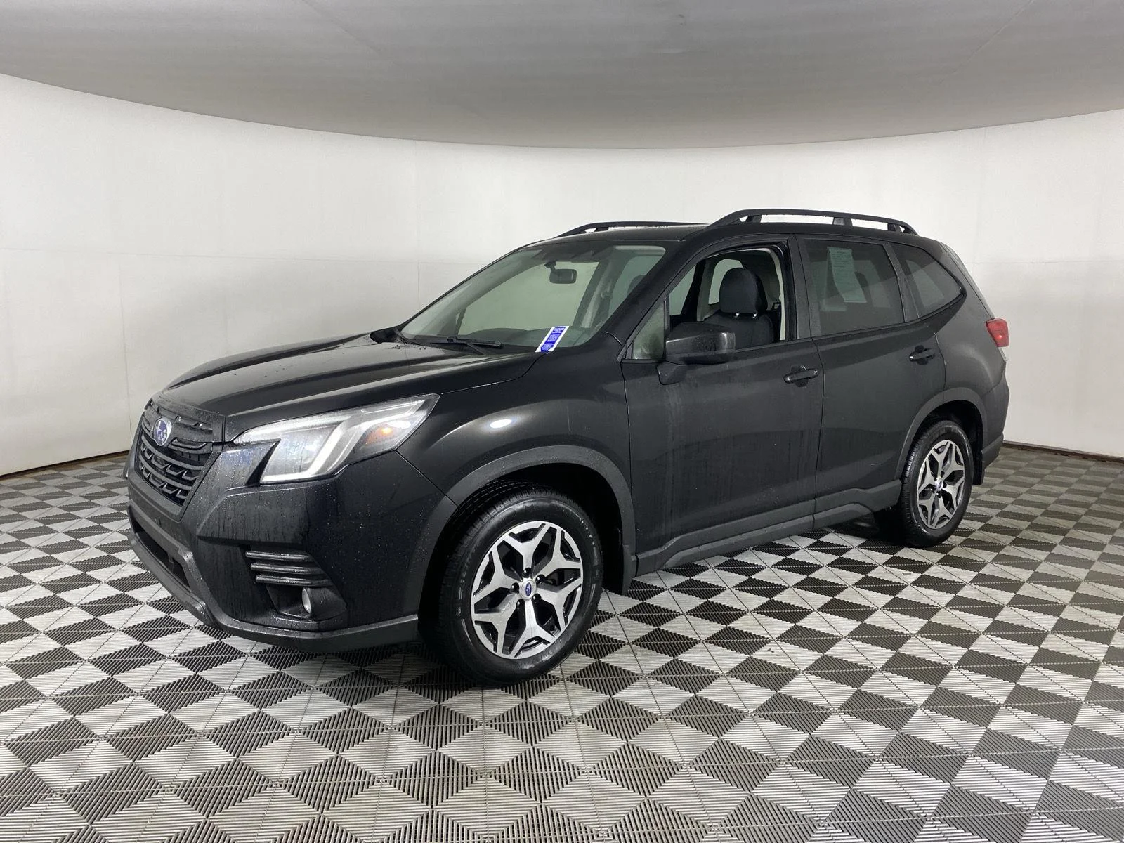 Used 2023  Subaru Premium image 3