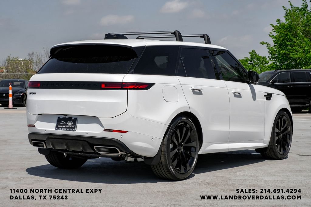 New 2026 Ostuni Pearl Wht Prem Met Land Rover Dynamic SE image 8
