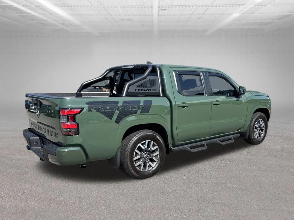 Used 2024 Green Nissan SL image 3
