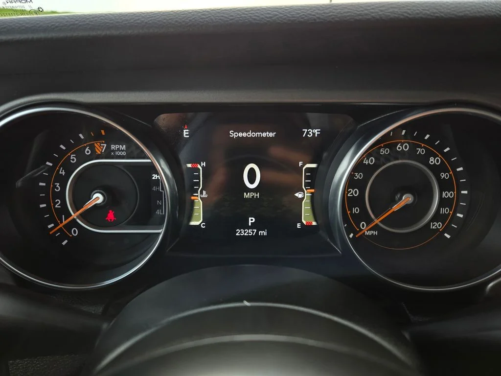 Used 2023 Green Jeep  image 19