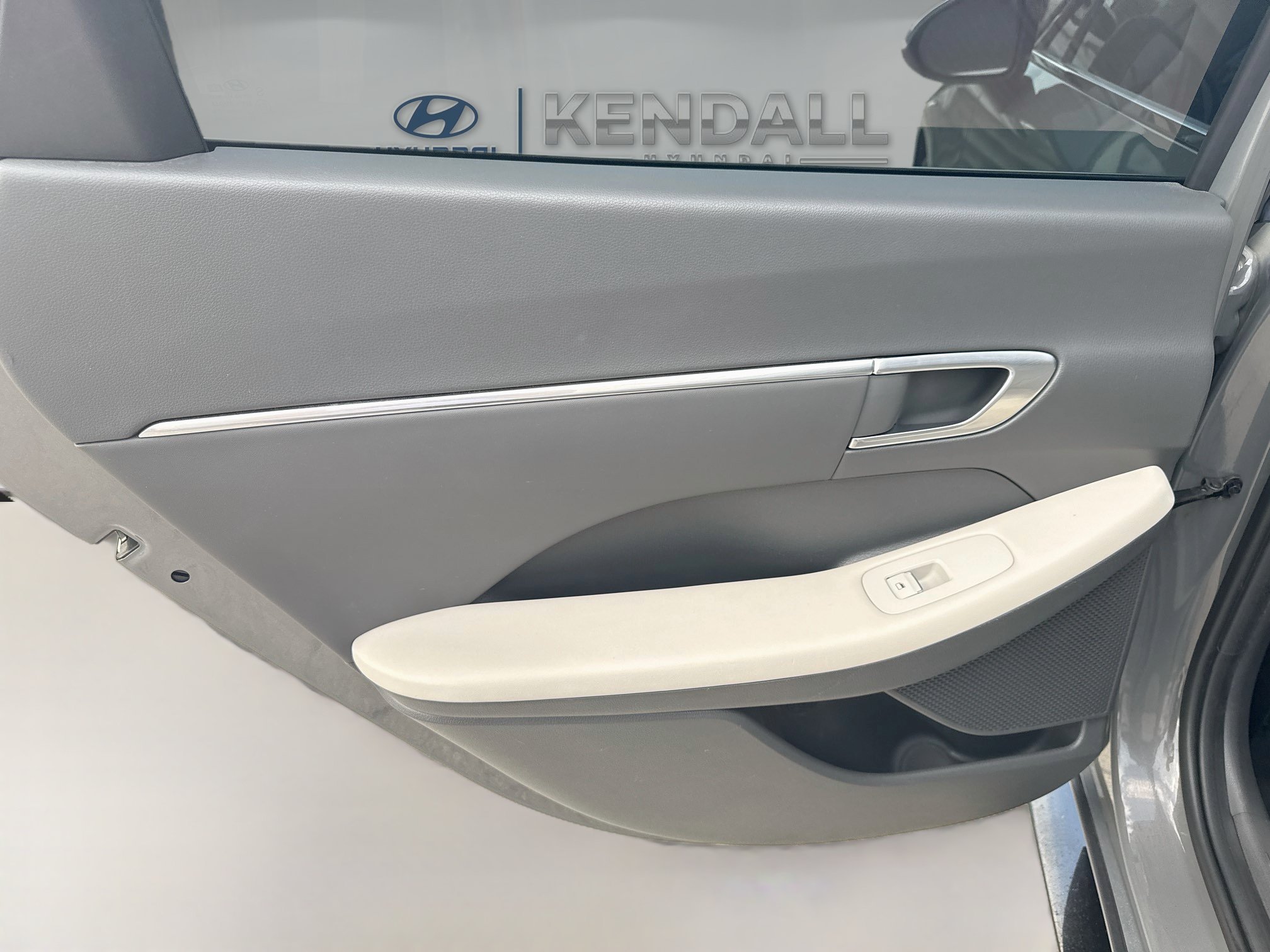 Used 2023 Hampton Gray Hyundai SEL image 23