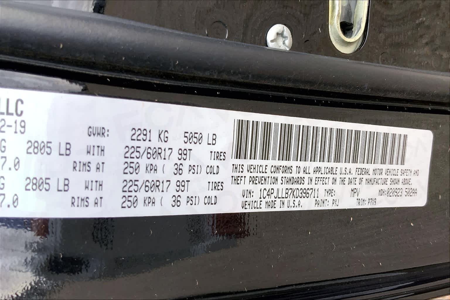 Used 2019 Diamond Black Crystal Pearlcoat Jeep Latitude Plus image 37