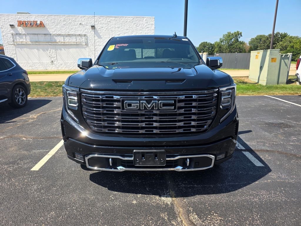 Used 2025 Onyx Black GMC Denali Ultimate image 1