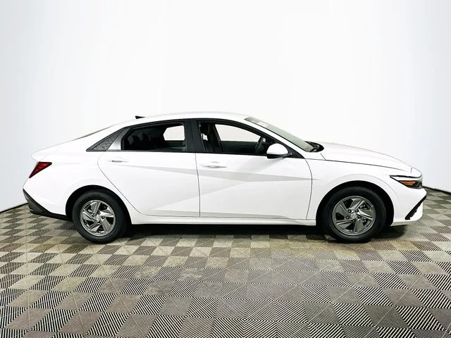 New 2026 Hyundai ELANTRA SE