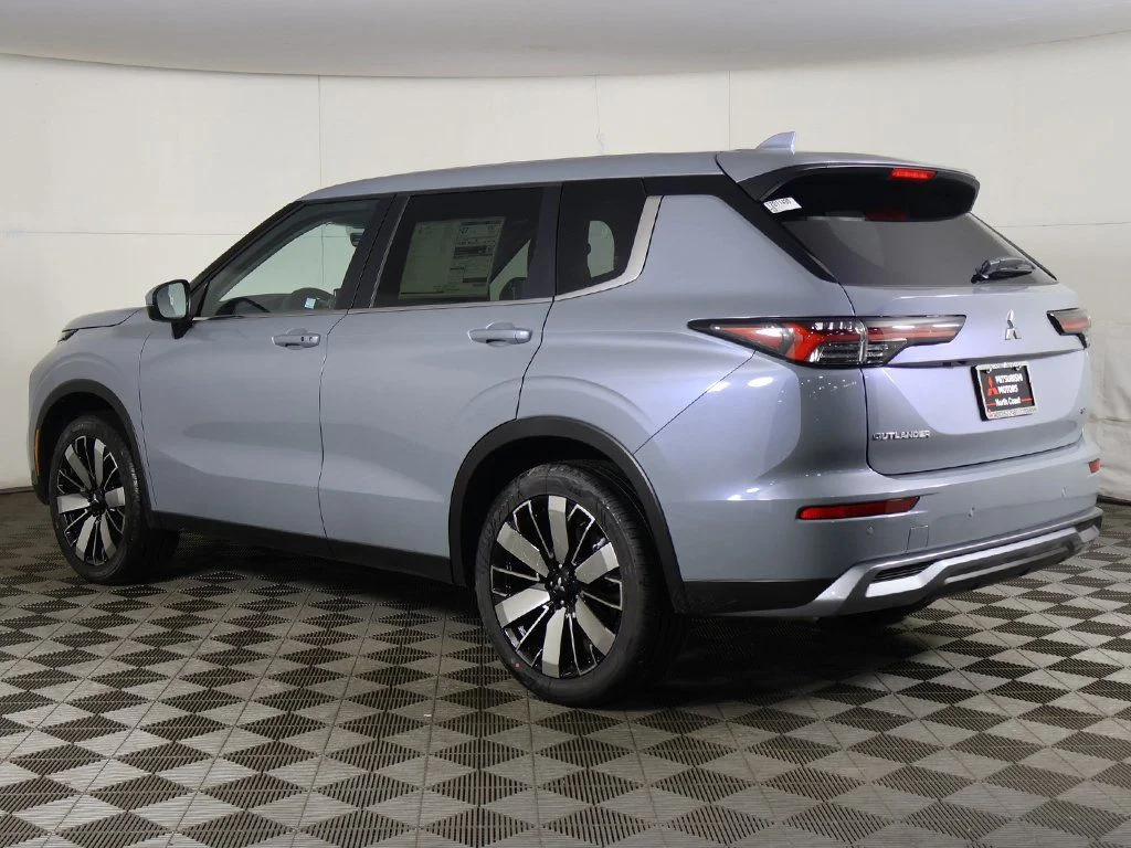 2026 Mitsubishi Outlander SE - Photo 11