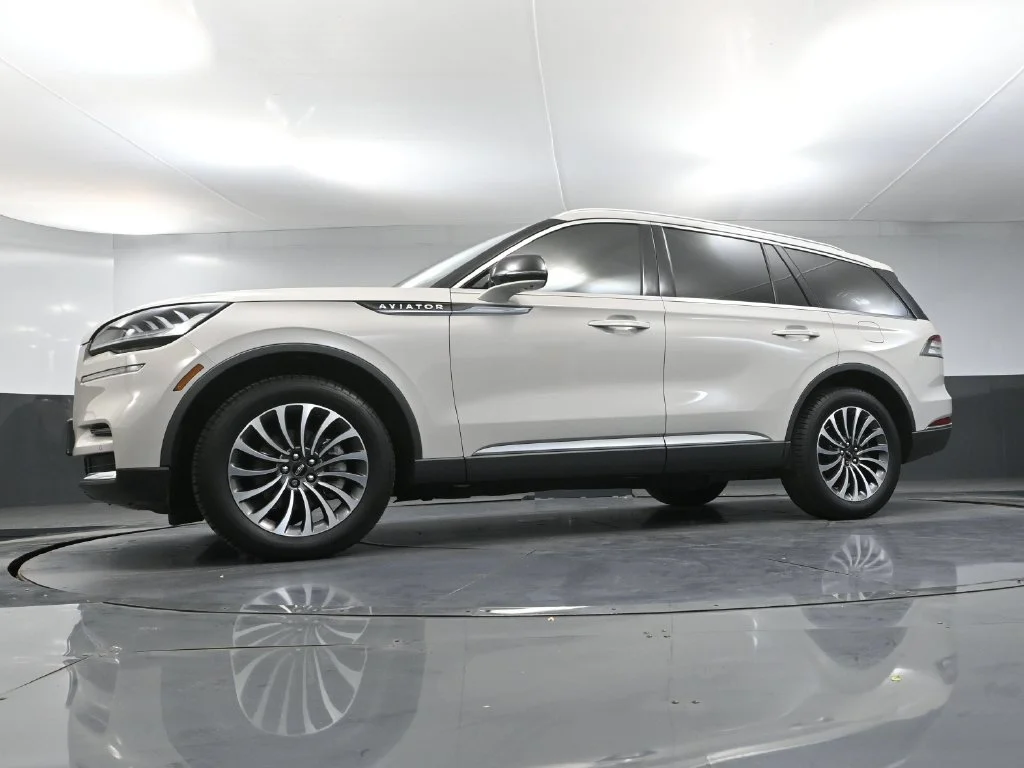 Used 2023 White Lincoln Reserve image 52