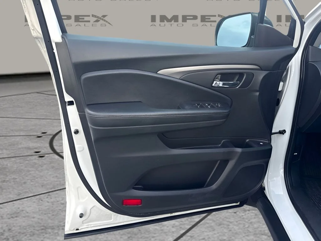 Used 2020 White Honda LX image 20