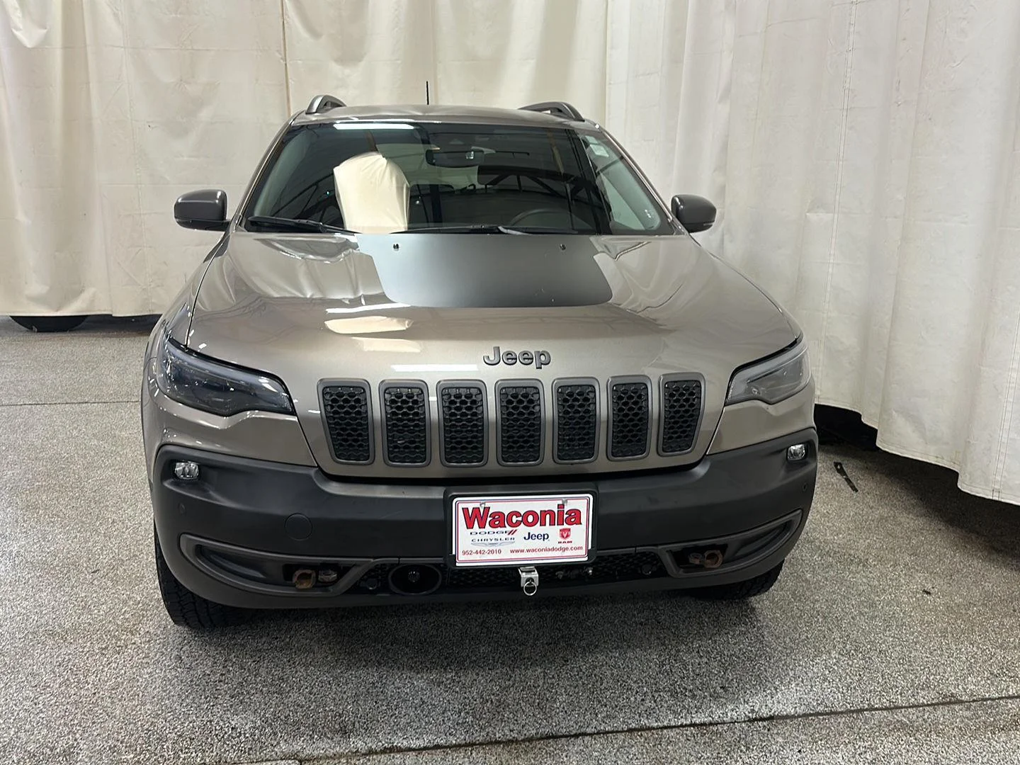Used 2021 Olive Green Pearlcoat Jeep Trailhawk image 8