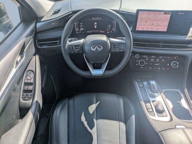 Certified Used 2023 White INFINITI LUXE image 17