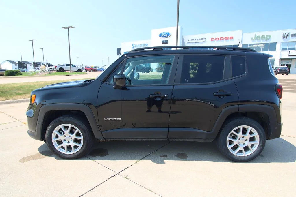 Used 2021 Black Jeep Latitude image 16