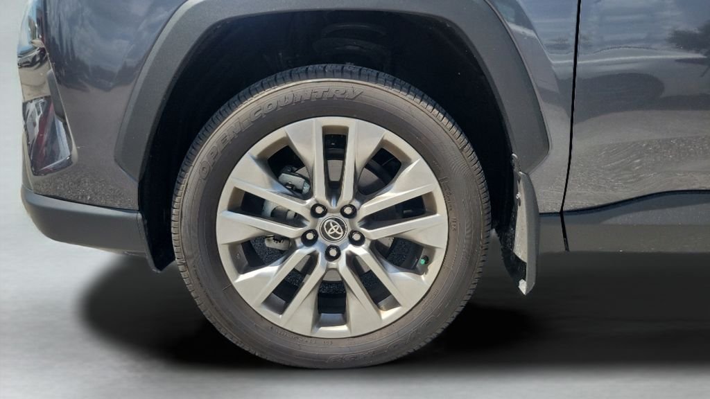 Used 2024 Gray Toyota XLE Premium image 4