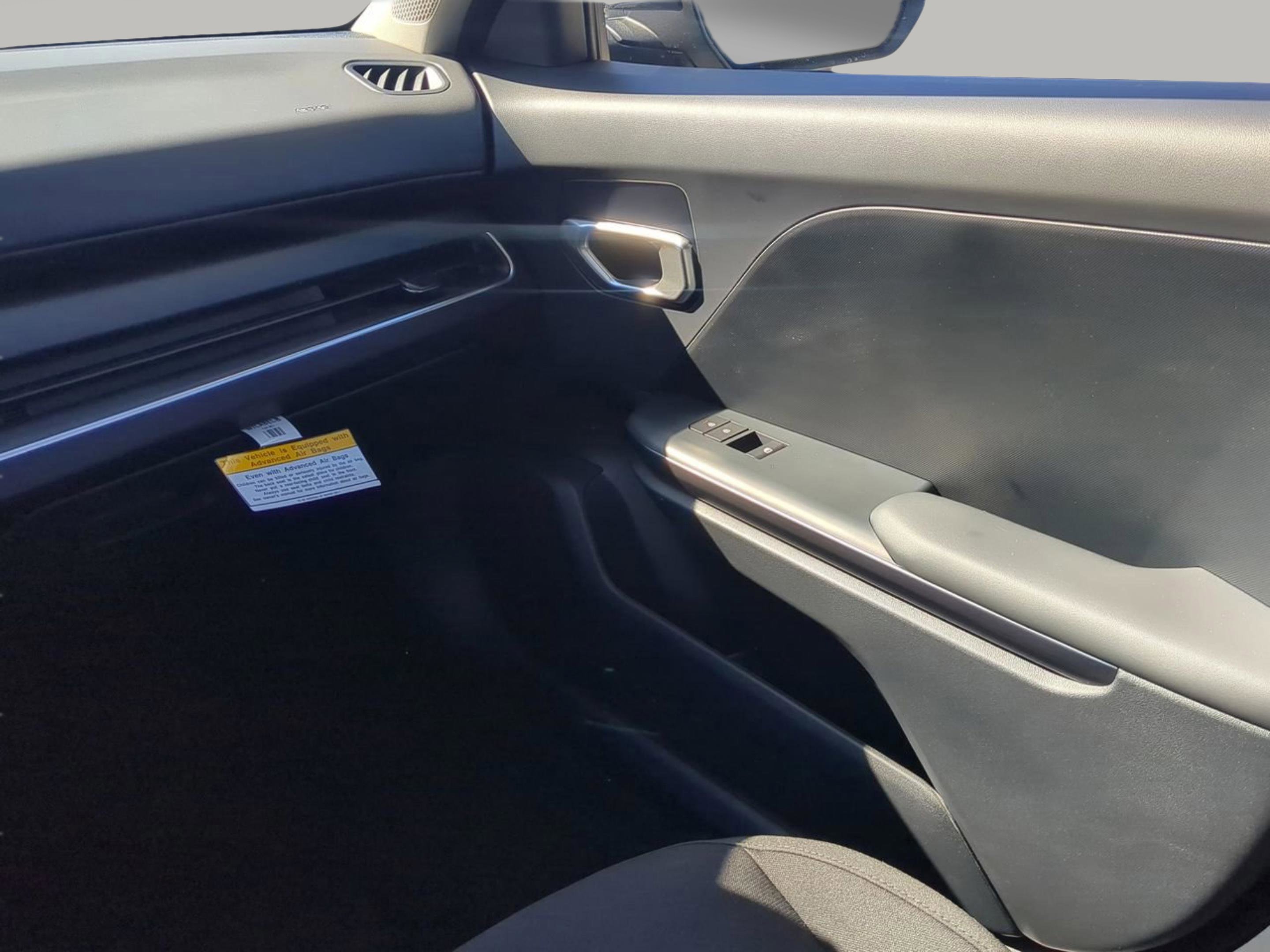 New 2026 Snow White Pearl Kia LXS image 18