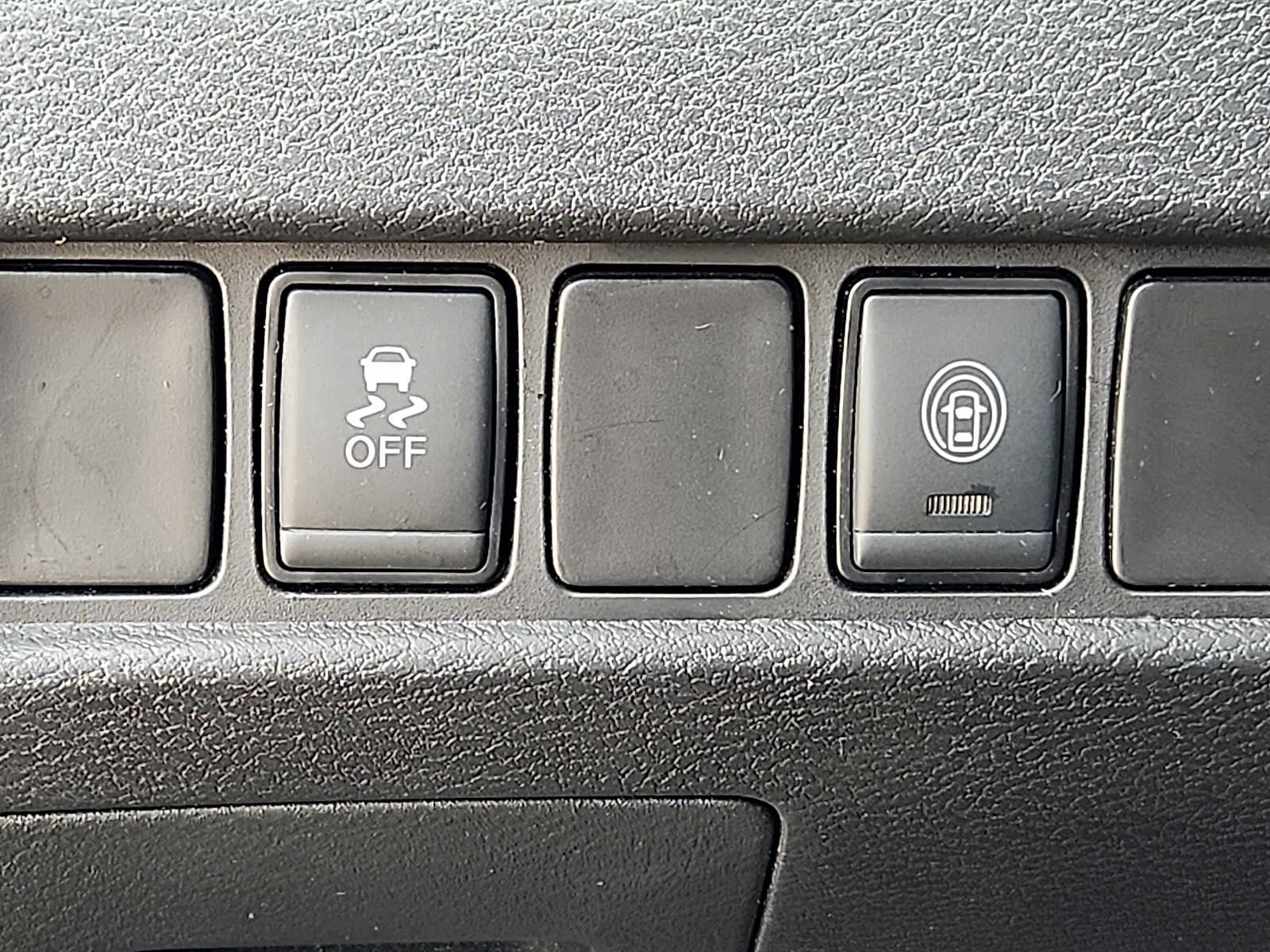 Used 2020 Red Nissan SV Intelligent AWD image 23