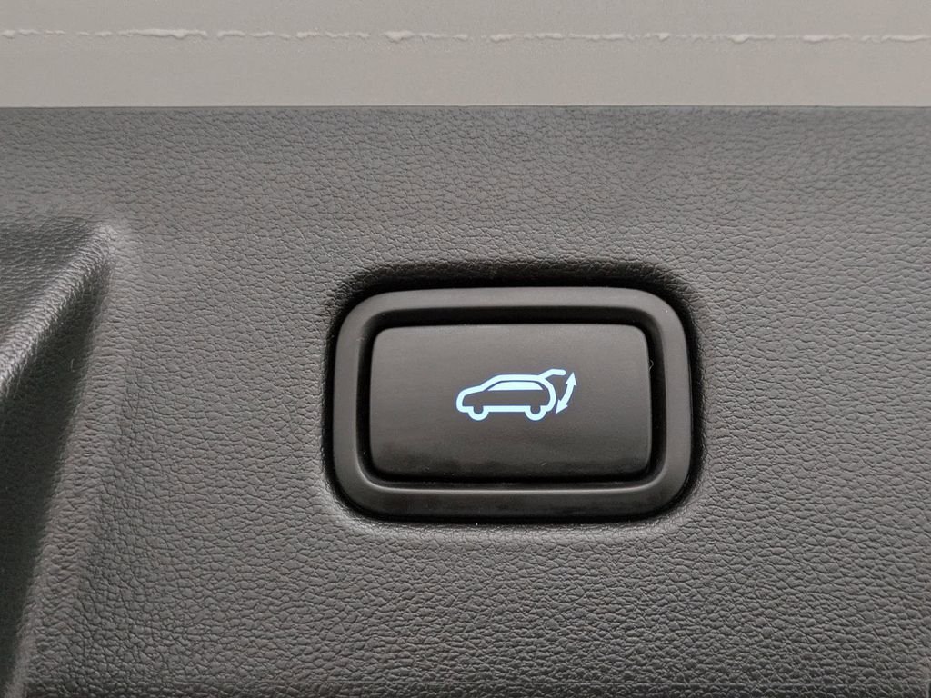 Used 2023 Silver Hyundai SEL image 12