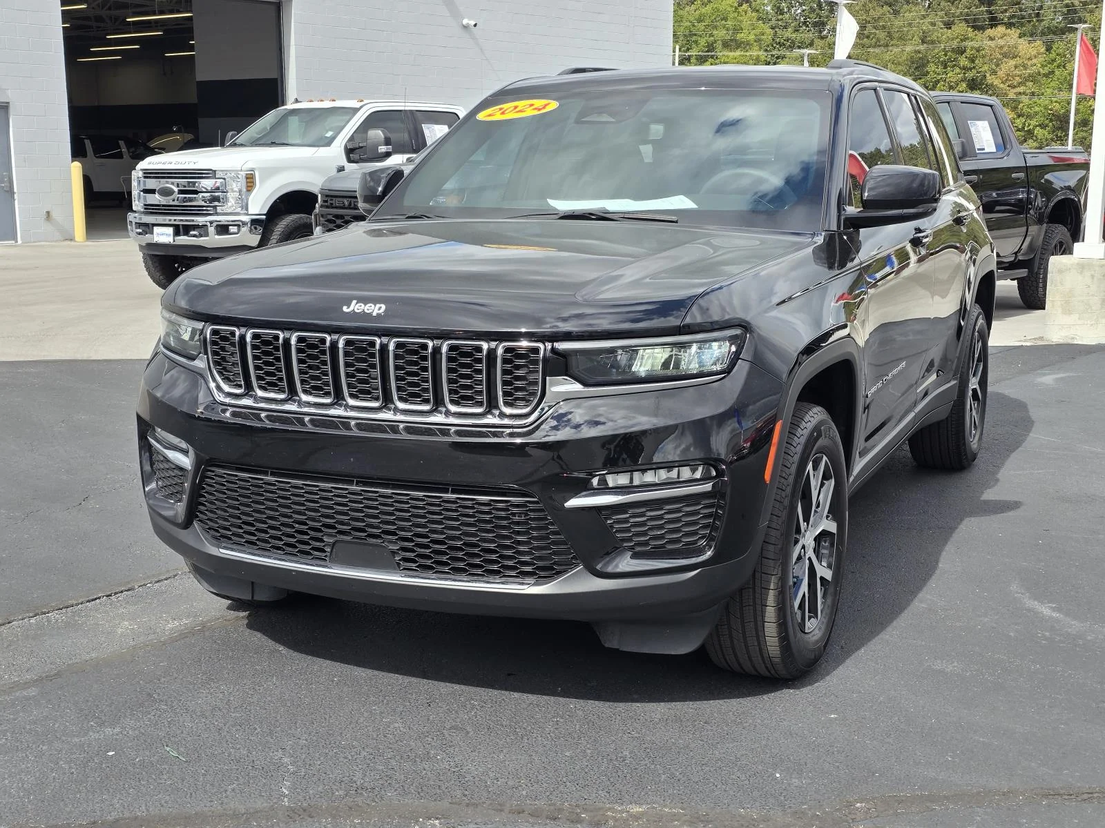 Used 2024 Black Jeep Limited 4x4 image 3