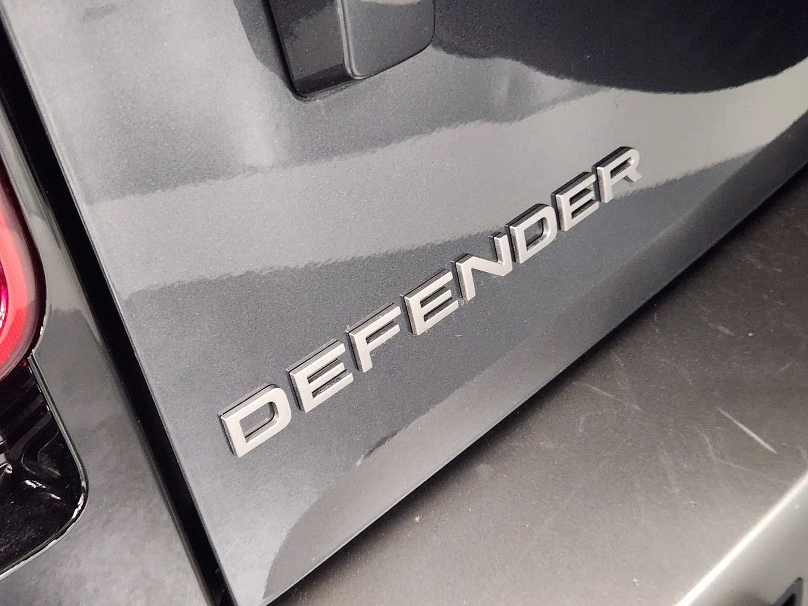 2025 Land Rover Defender X-Dynamic SE - Photo 20