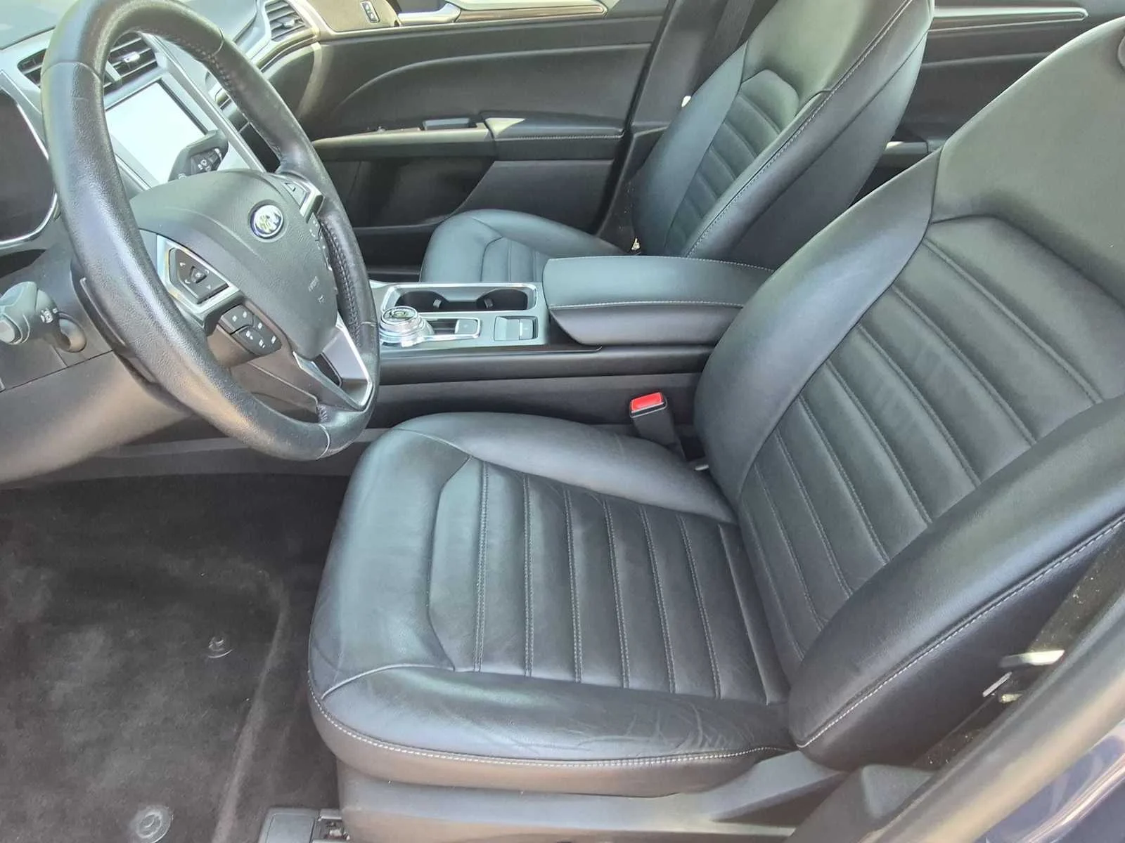 Used 2018 Blue Metallic Ford SE image 15
