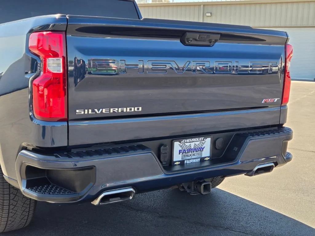 Used 2022 Northsky Blue Metallic Chevrolet RST image 5