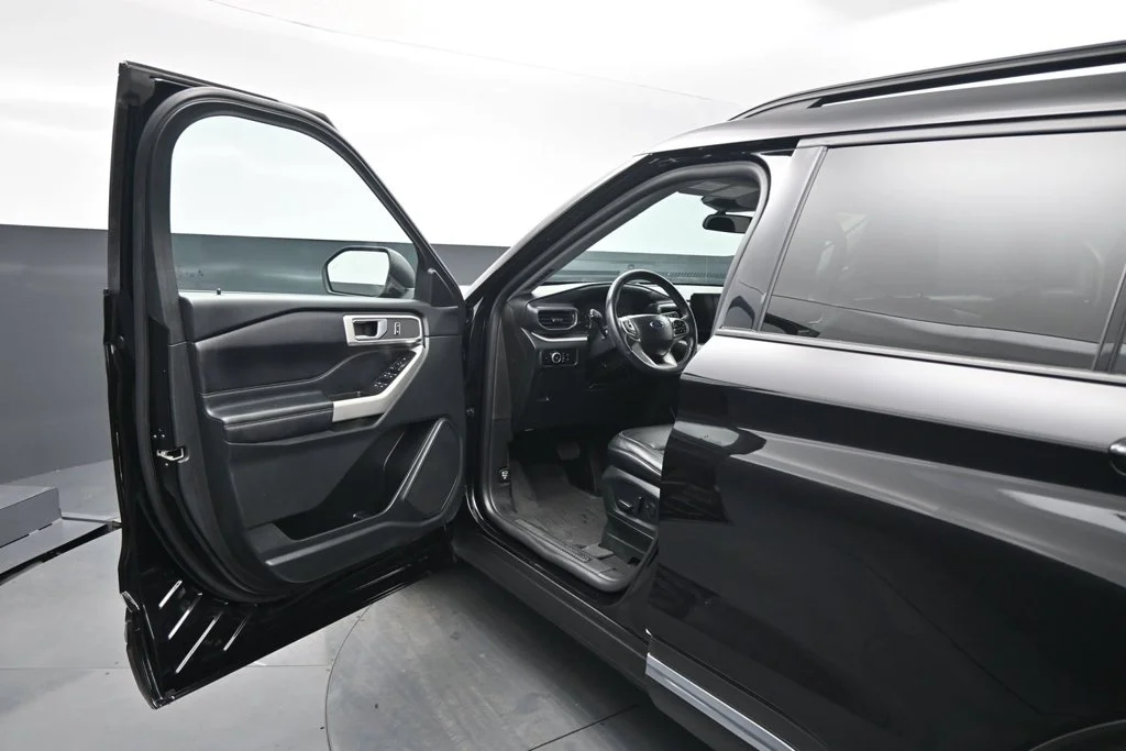 Certified Used 2023 Black Ford XLT image 9
