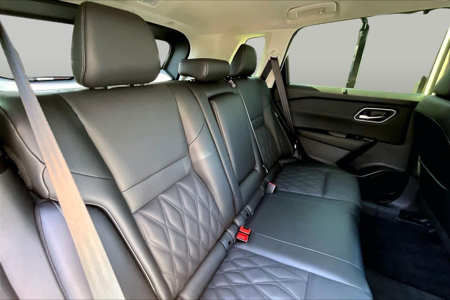 Certified Used 2025 Everest White Pearl Nissan Platinum image 20