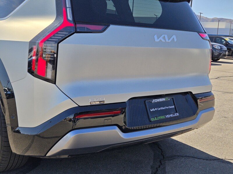 Used 2024 Ivory KIA LAND AWD image 5